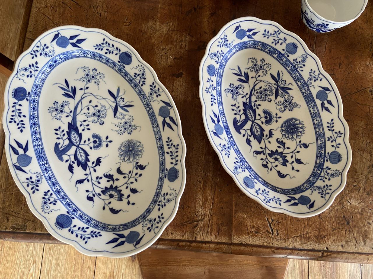 Hutschenreuther dinnerware, Zwiebelmuster (Blue Onion)