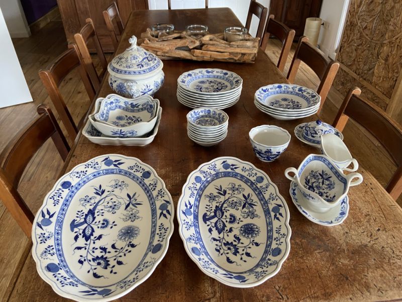 Hutschenreuther dinnerware, Zwiebelmuster (Blue Onion)