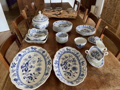 Hutschenreuther dinnerware, Zwiebelmuster (Blue Onion)