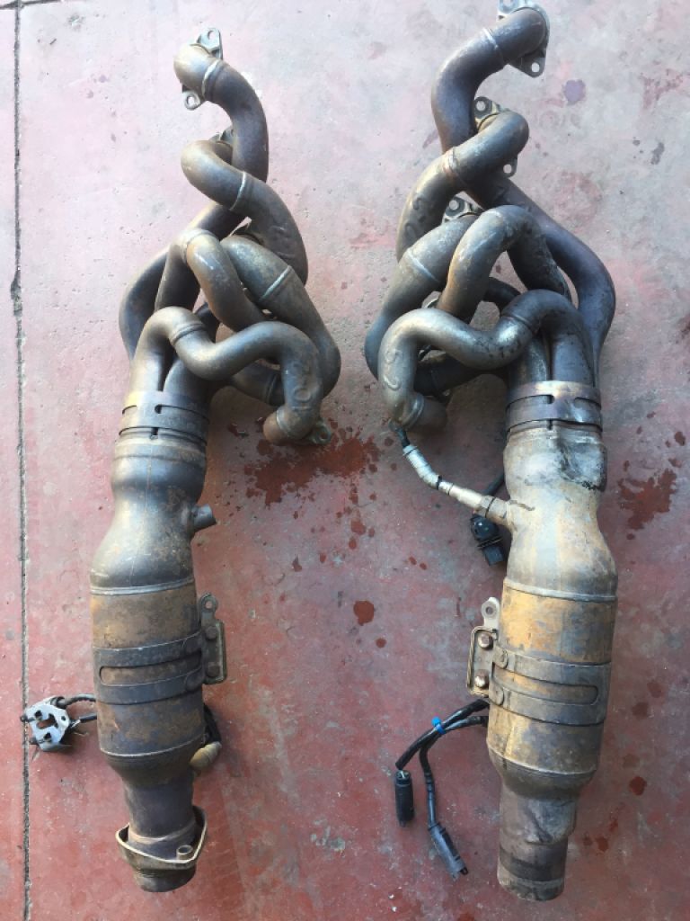 Vendo colectores escape catalizadores para bmw m5 m6 5. 0 v10 507 cv