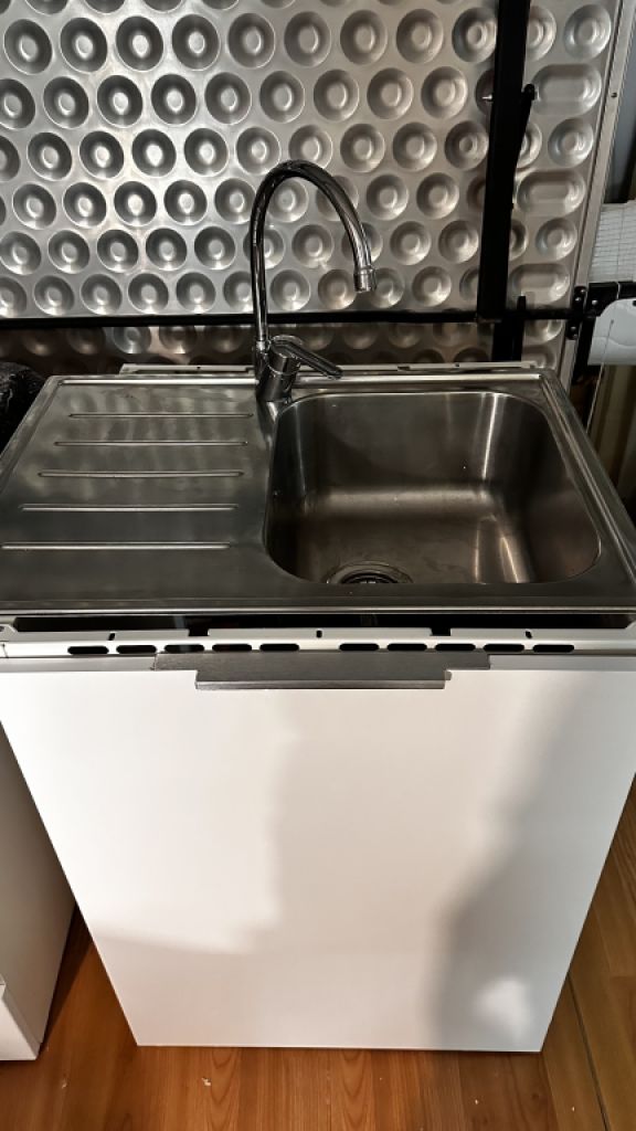 Horno Ikea con placa vitrocerámica y fregadero