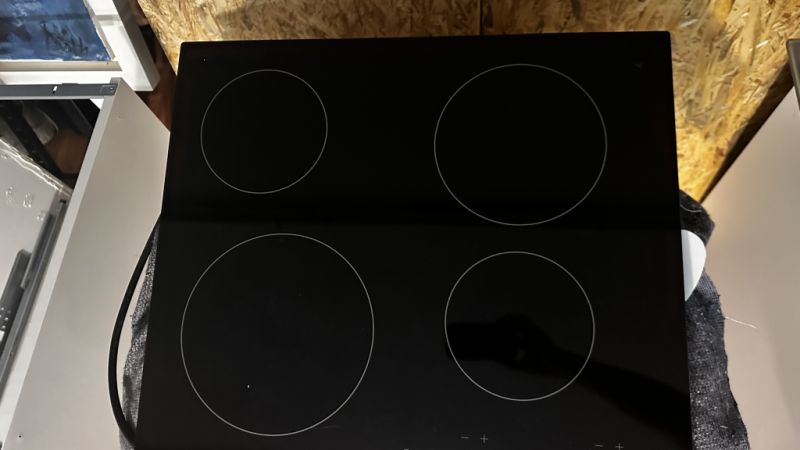Horno Ikea con placa vitrocerámica y fregadero