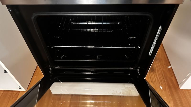 Horno Ikea con placa vitrocerámica y fregadero