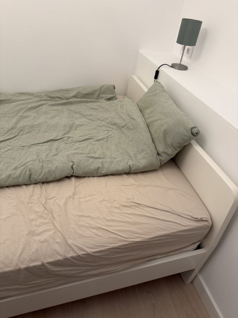 Ikea cama y colchón en venta