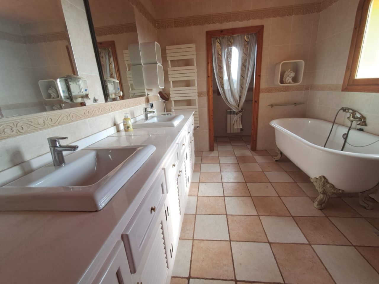 Imposante Finca mit Gästetrankt, Heizung, Pool bei Felanitx - Petra -- F 64