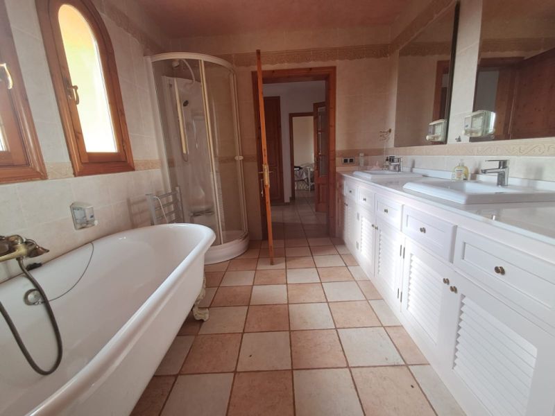 Imposante Finca mit Gästetrankt, Heizung, Pool bei Felanitx - Petra -- F 64