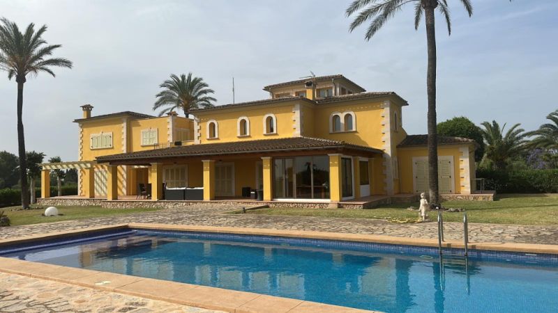 Imposante Finca mit sep. Gästehaus und allen Extras bei Petra- Manacor -- F 64 VK