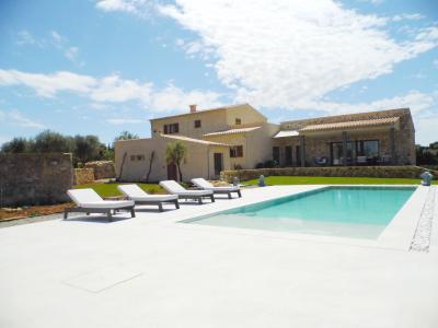 Imposantes Chalet mit allen Extras und 6 SZ in guter Lage bei Manacor - Ortsrand -- CH 56
