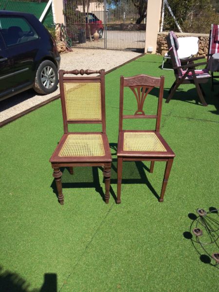 Sillas del modernismo recién retapizadas por un profesional