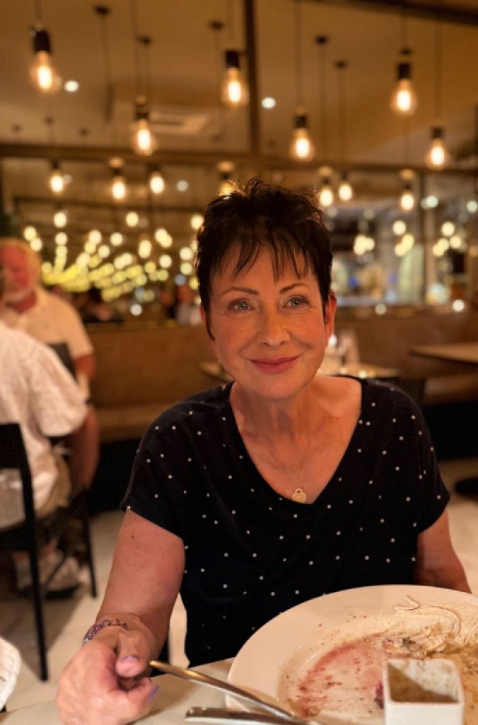 Jung gebliebene Geli sucht nette Kontakte für Café-Besuche und Rommé