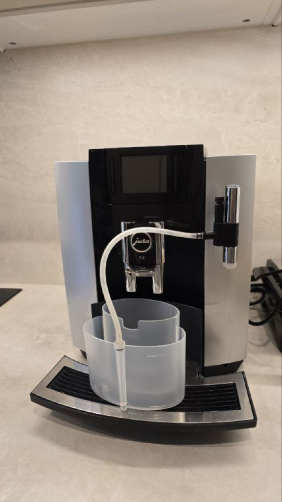 Jura E8 Platin Kaffeemaschine + Kühlgerät Cool Control