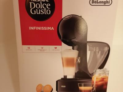 Coffee capsule machine