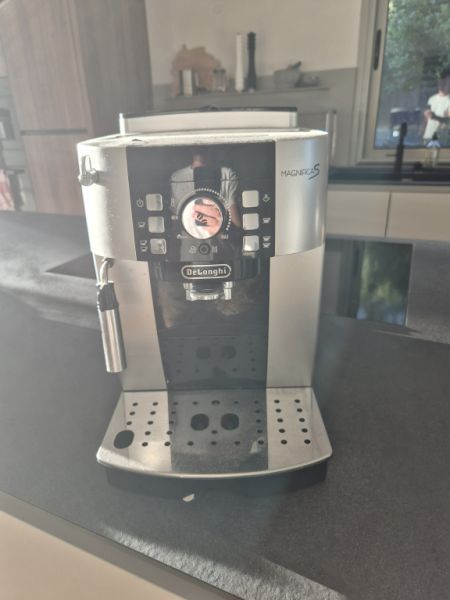 Cafetera superautomática Delonghi