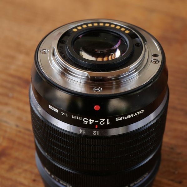 Kamera. Olympus OM-D E-M10 Mk IV mit Olympus 12-45 f4 Pro Objektiv