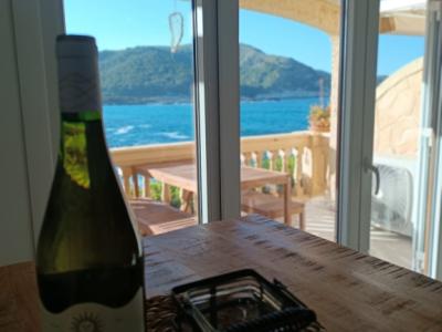 Apartamento completamente renovado en ubicación privilegiada frente al mar – Cala Agulla, Cala Ratjada
