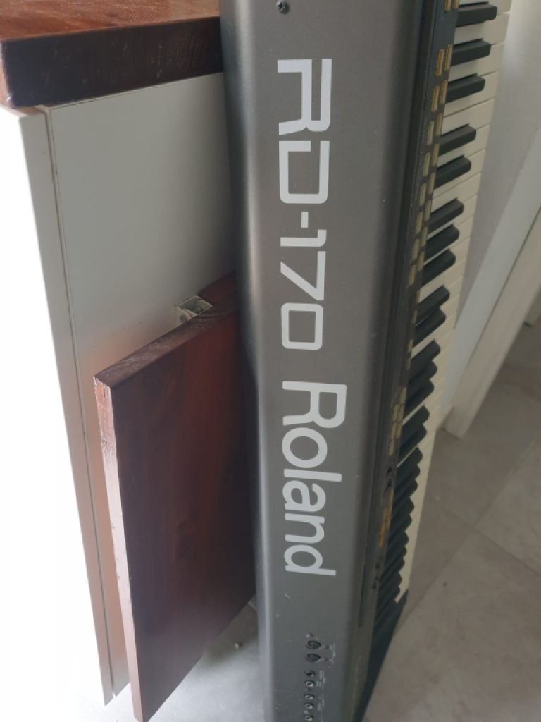 Teclado de la empresa Roland