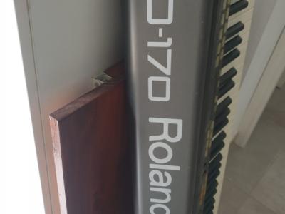 Teclado de la empresa Roland