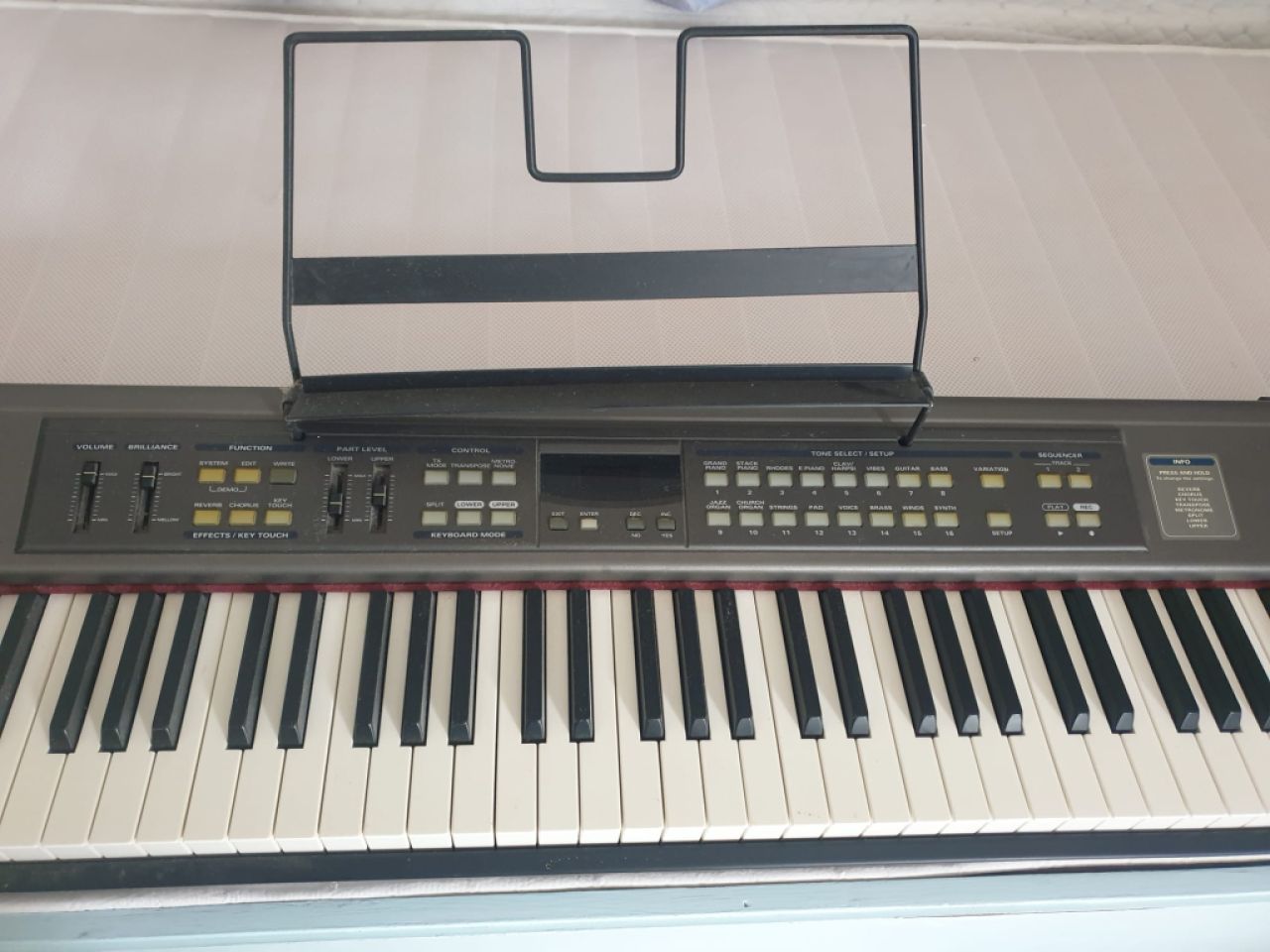 Teclado de la empresa Roland