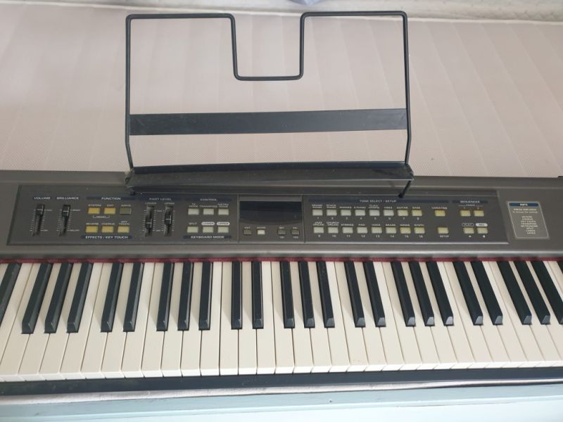 Teclado de la empresa Roland