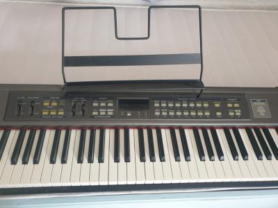 Teclado de la empresa Roland