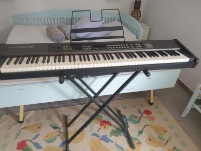 Teclado de la empresa Roland