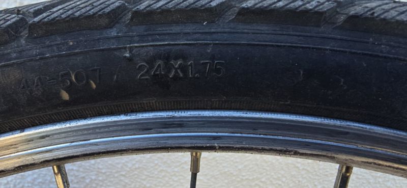 Kinderfahrrad 24" - mit Helm