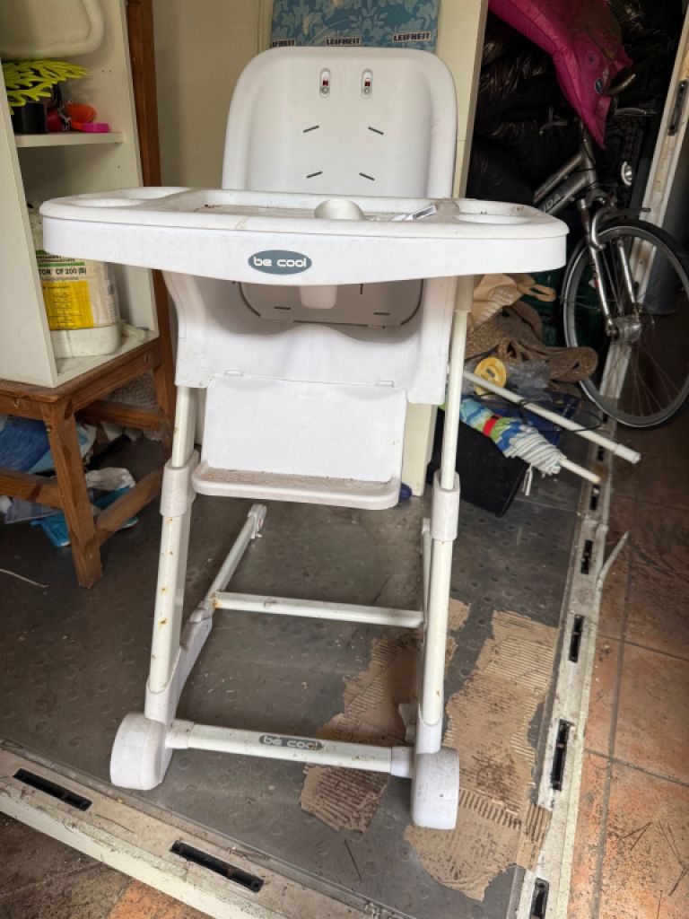 Child high chair FOR FREE