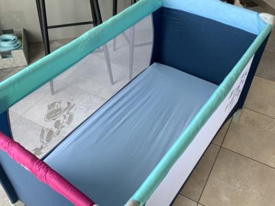 Cuna de viaje para niños con colchón