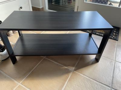 Mesa pequeña, mesa auxiliar o mesa de TV