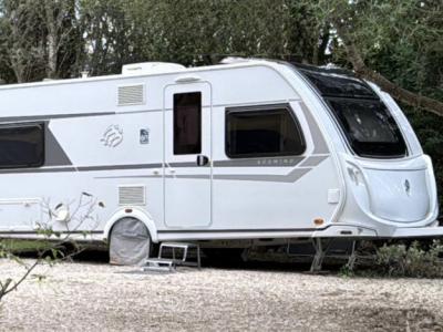 Knaus Südwind 580 UE 60 Years LIKE NEW, Air Conditioning, Luxury Awning with Extensions | Immediate