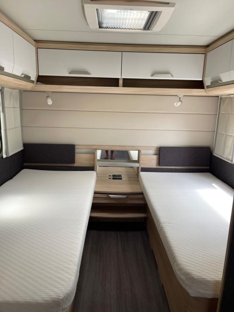 Knaus Südwind 580 UE 60 Years LIKE NEW, Air Conditioning, Luxury Awning with Extensions | Immediate