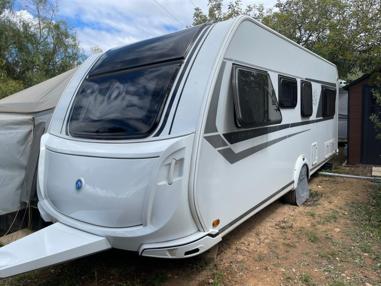 Knaus Südwind 580 UE 60 Years LIKE NEW, Air Conditioning, Luxury Awning with Extensions | Immediate