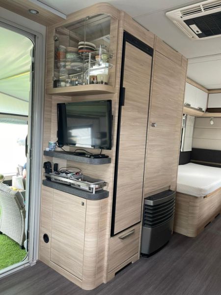 Knaus Südwind 580 UE 60 Years LIKE NEW, Air Conditioning, Luxury Awning with Extensions | Immediate
