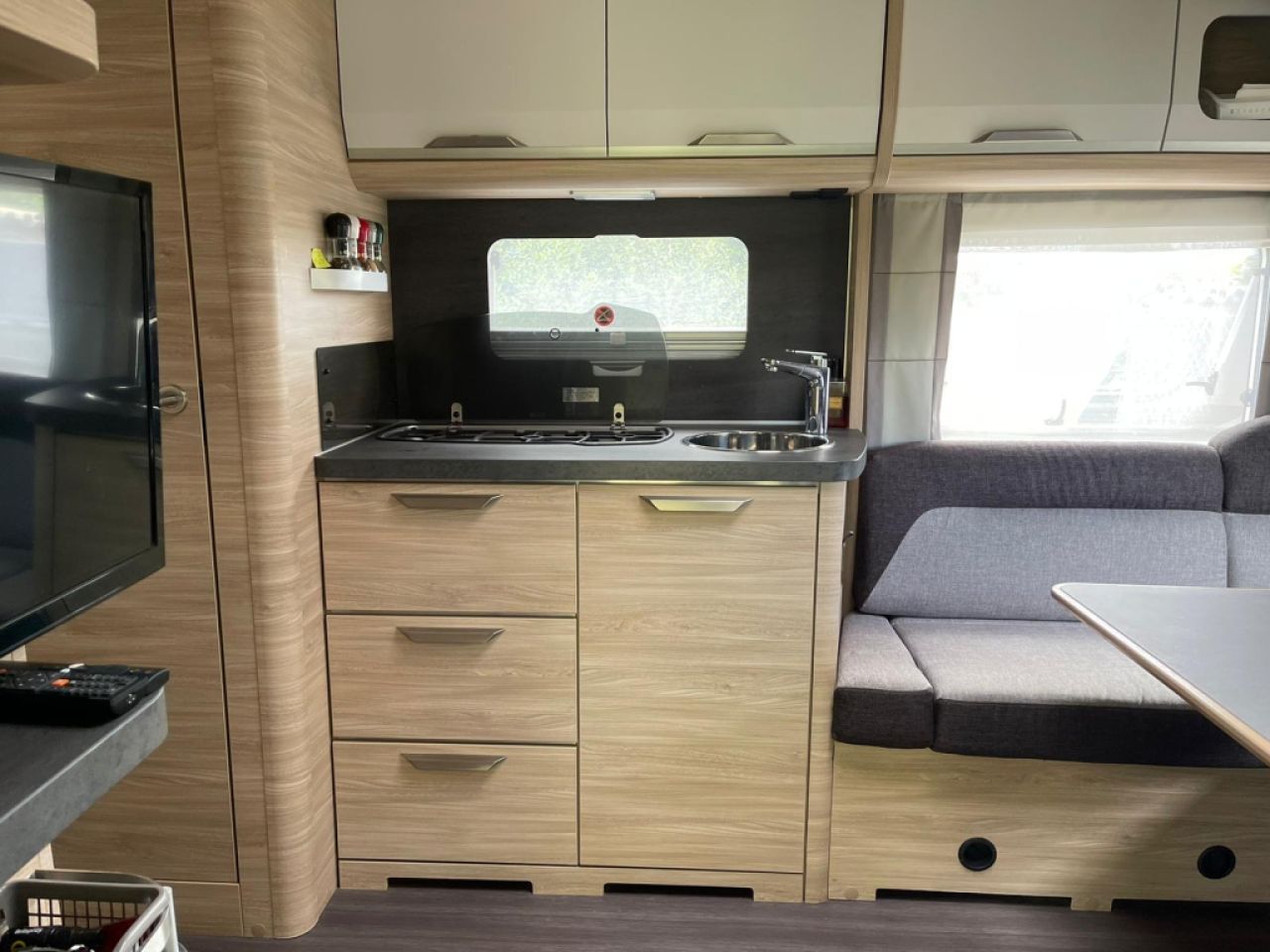 Knaus Südwind 580 UE 60 Years LIKE NEW, Air Conditioning, Luxury Awning with Extensions | Immediate