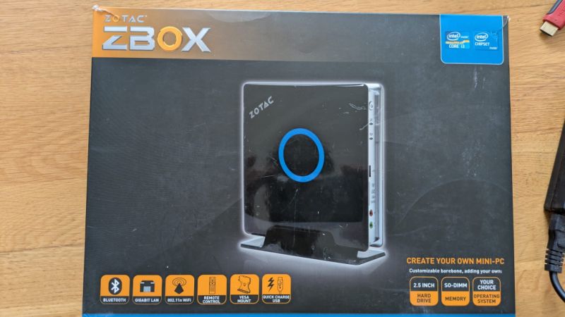 Complete set ZOTAC ZBOX ID82 + LG monitor + keyboard and mouse