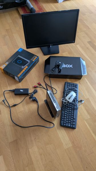 Complete set ZOTAC ZBOX ID82 + LG monitor + keyboard and mouse