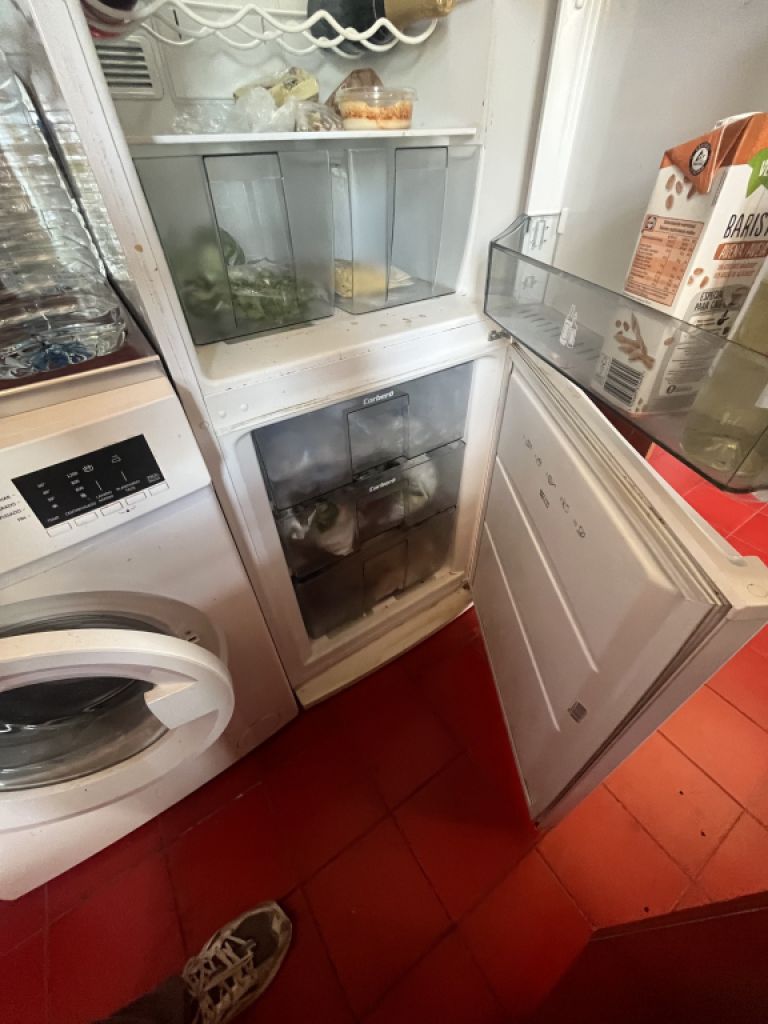 Frigorífico-congelador marca Corbero