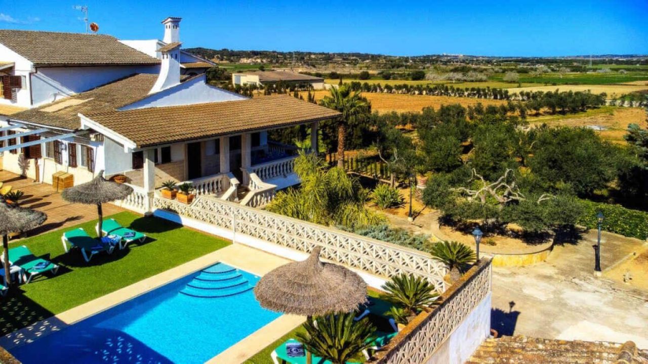 Ländliches Apartment mit Gem. Pool und vielen Terrassen bei Petra --- AP 48