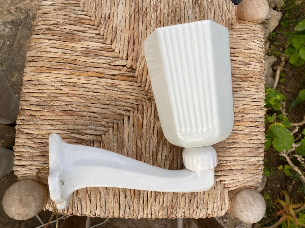 Lámpara de porcelana montada en la pared