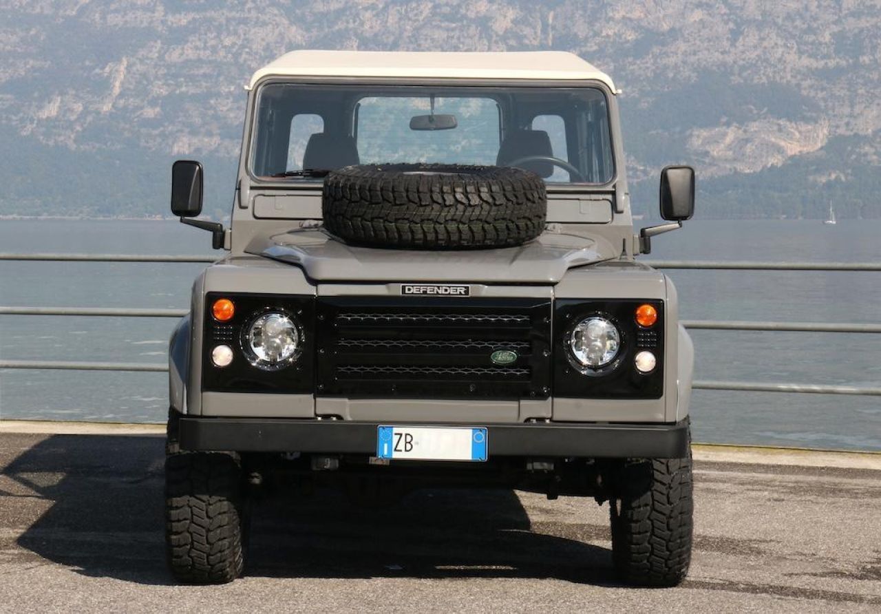 Land Rover Defender 90