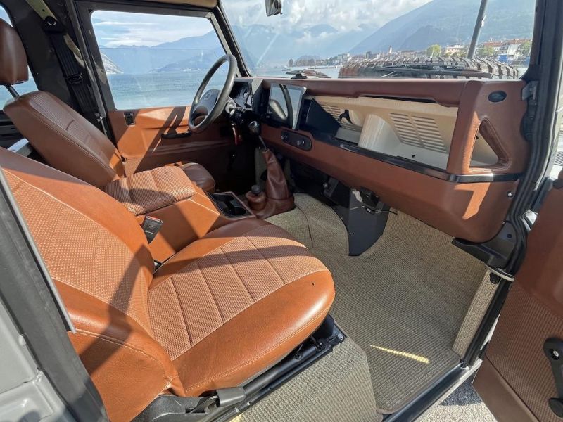 Land Rover Defender 90