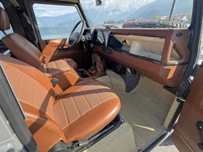 Land Rover Defender 90