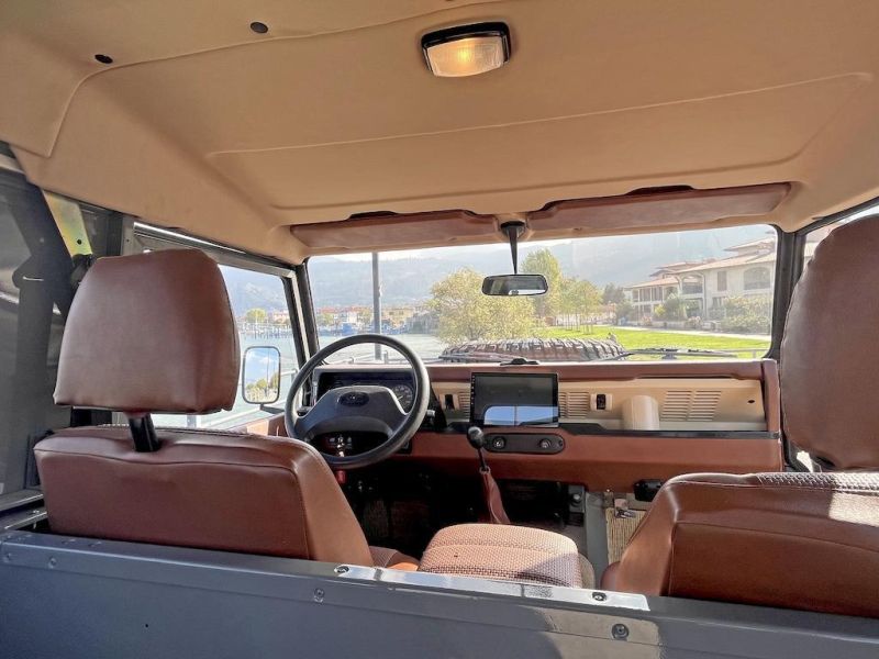 Land Rover Defender 90