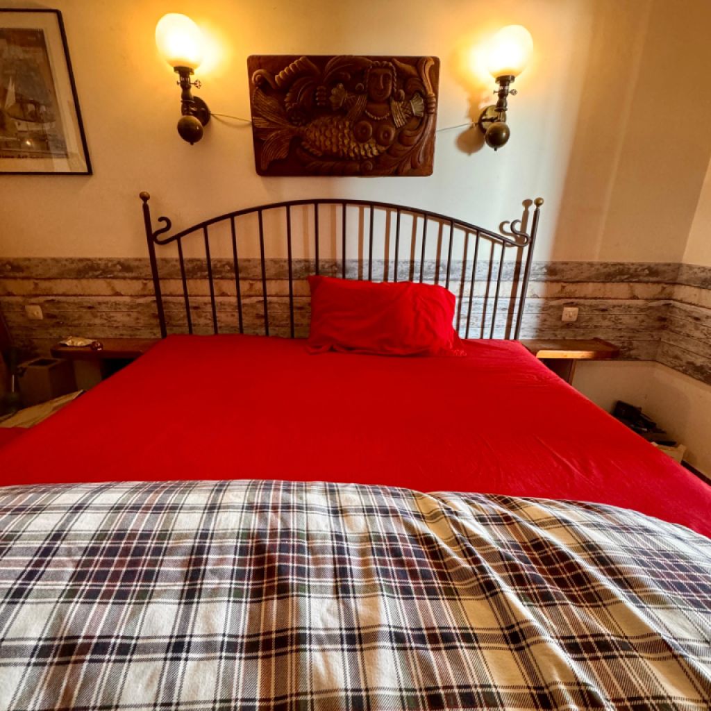 Cama de estilo rústico