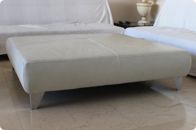 Lederhocker cremefarben ca. 100 x 100cm