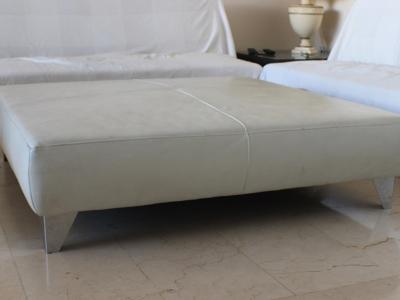 Lederhocker cremefarben ca. 100 x 100cm