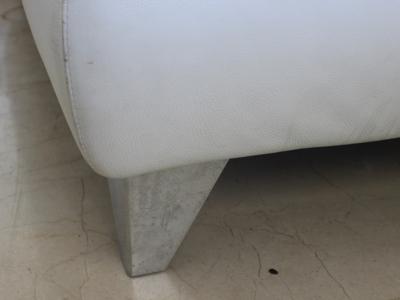 Lederhocker cremefarben ca. 100 x 100cm