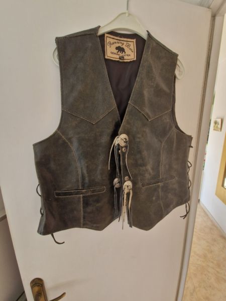 Chaleco de cuero nuevo