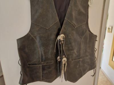 Chaleco de cuero nuevo