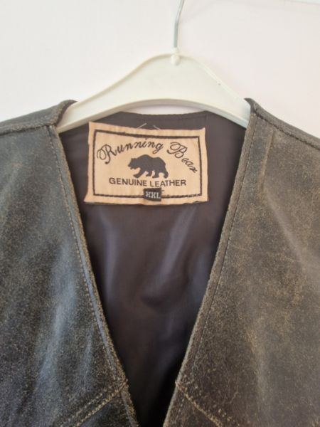 Chaleco de cuero nuevo